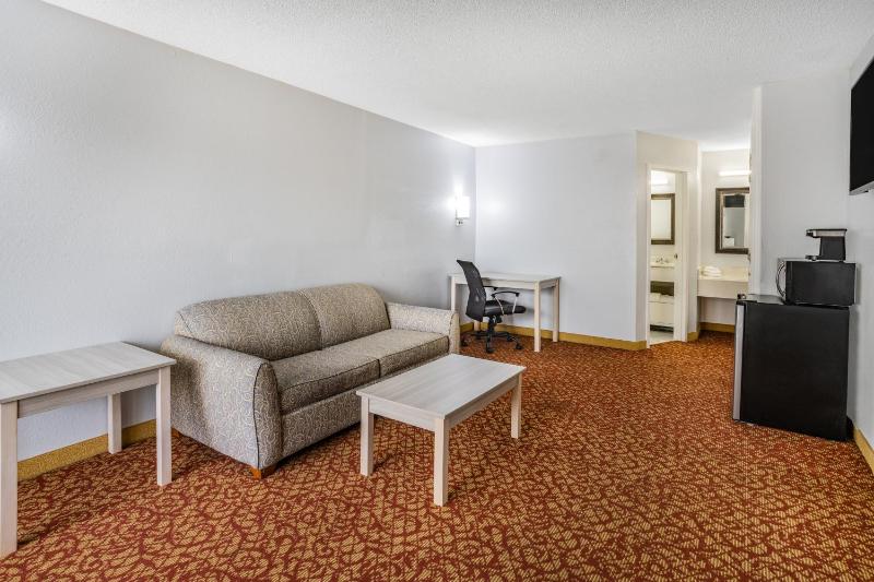 One-Bedroom King Suite - Non-Smoking image 3