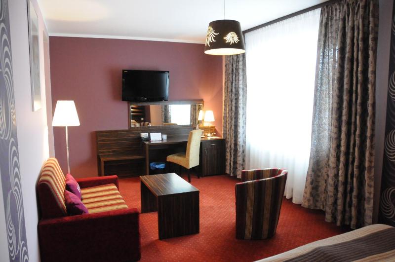 Double or Twin Room image 3
