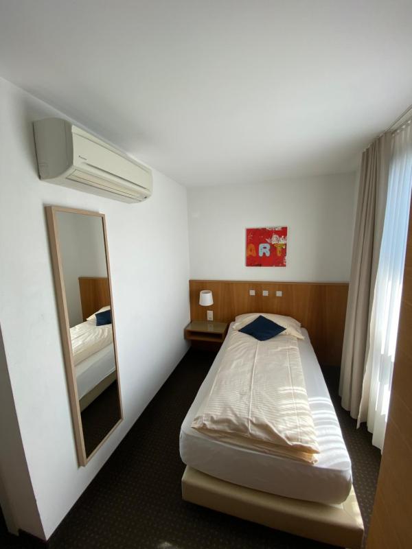 Single Room image 1