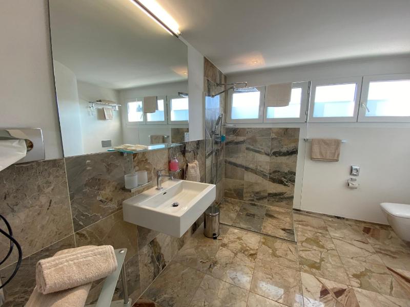 Double Room with Balcony image 3