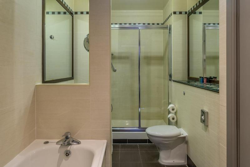 Standard Double Room with Two Double Beds image 1