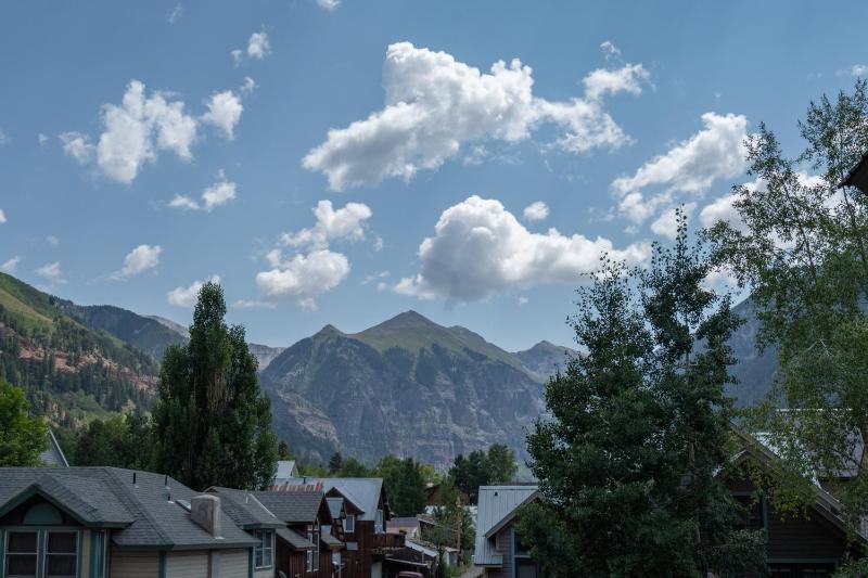 Tri-level condo close to Coonskin Lift! - image 10