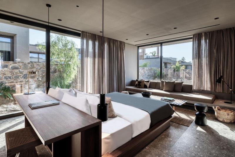 Tropical Family Room,, Guest room, 1 King, Sofa bed, Balcony image 4