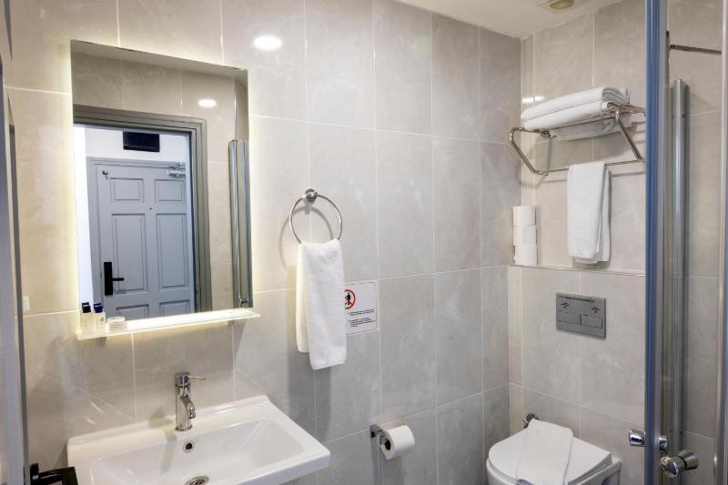 Apartment with Balcony image 2