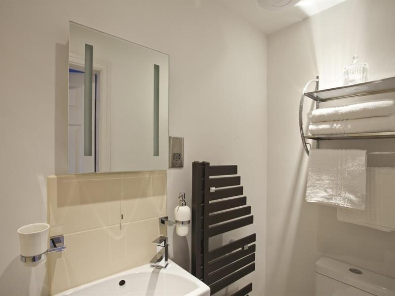 Double Room with Private Bathroom image 4
