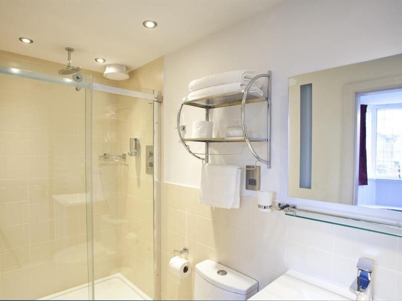 Double Room with Private Bathroom image 4