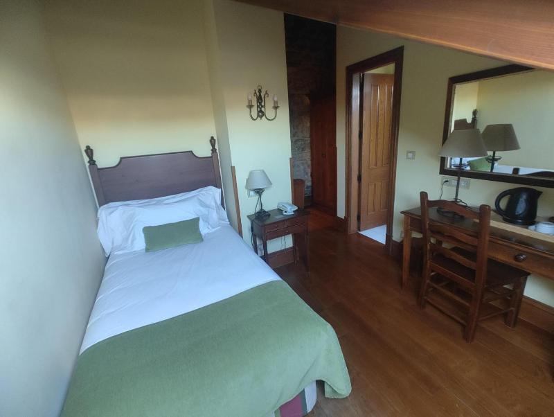 Single Room image 3