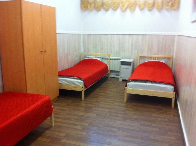 Single Bed in Dormitory Room image 2
