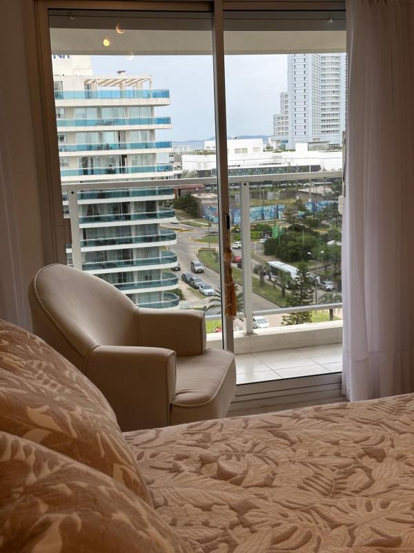 Hermoso apartamento Torre de categoría Long Beach en la mejor ubicación de Punta del Este - image 46