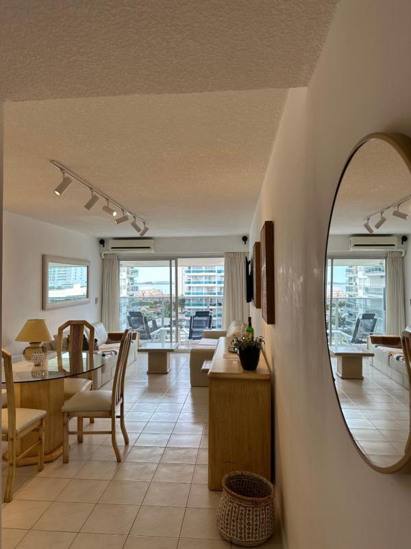 Hermoso apartamento Torre de categoría Long Beach en la mejor ubicación de Punta del Este - image 25