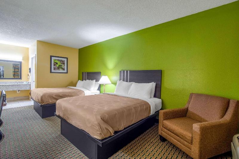 Queen Room with Two Queen Beds - Non-Smoking image 3