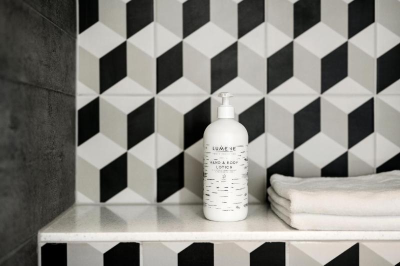 Standard Twin Room image 1