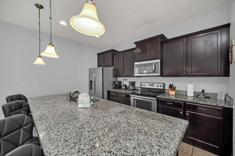 Modern Home - 6 Bedrooms With Private Pool & Spa 10 Minutes to Disney - image 6