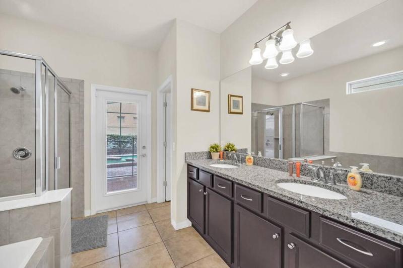 Modern Home - 6 Bedrooms With Private Pool & Spa 10 Minutes to Disney - image 14