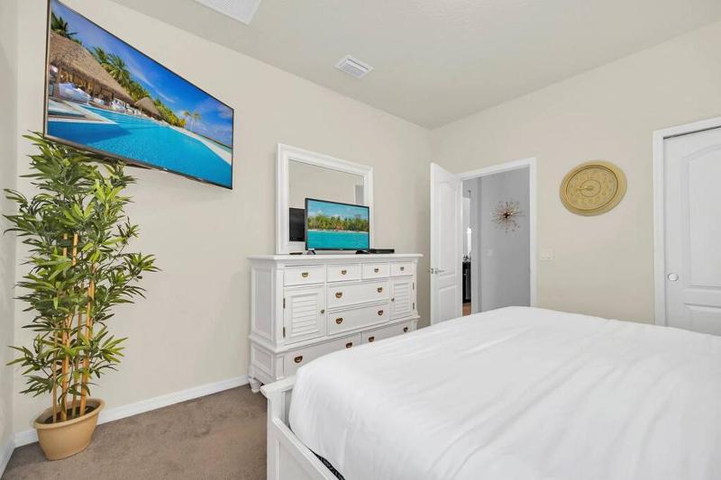 Modern Home - 6 Bedrooms With Private Pool & Spa 10 Minutes to Disney - image 46