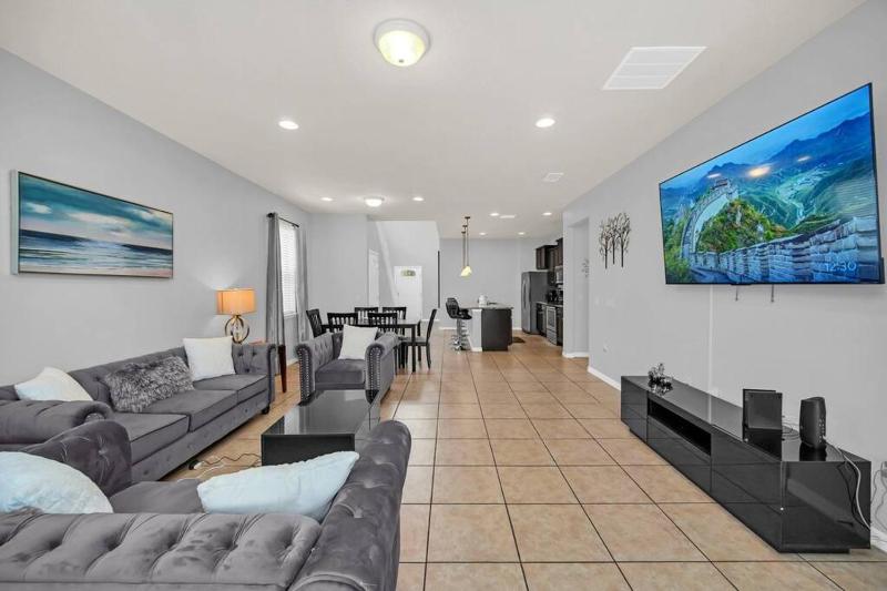 Modern Home - 6 Bedrooms With Private Pool & Spa 10 Minutes to Disney - image 22