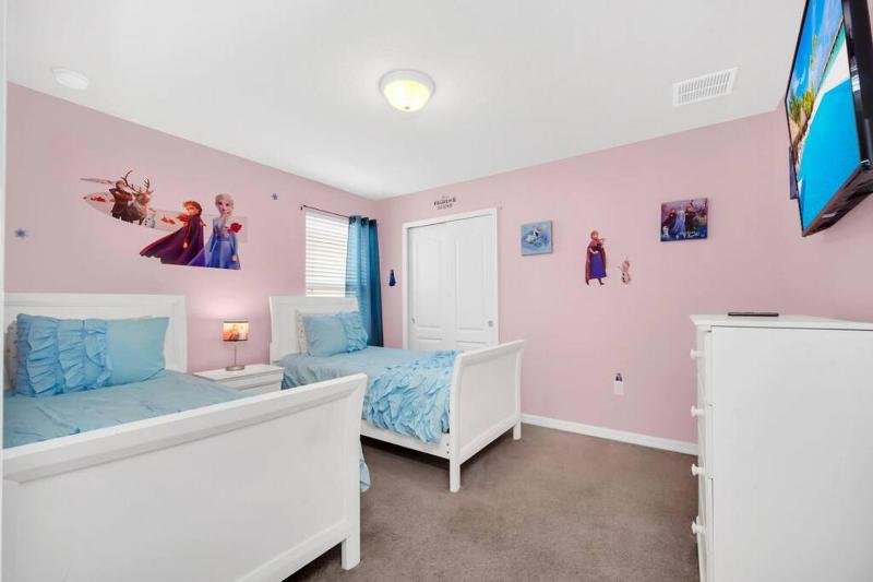 Modern Home - 6 Bedrooms With Private Pool & Spa 10 Minutes to Disney - image 43