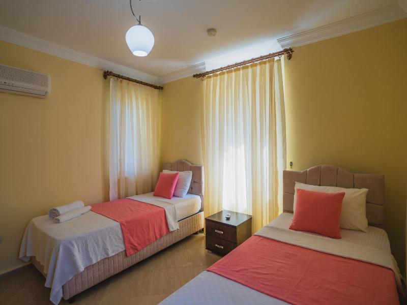 Sunset Beach Club Aqualettings Pearl 7 - image 8