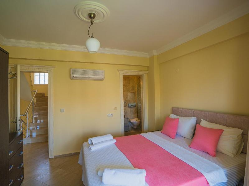 Sunset Beach Club Aqualettings Pearl 7 - image 6