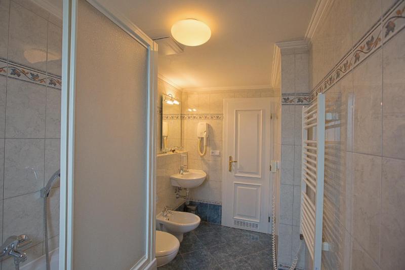 Deluxe Double Room image 2