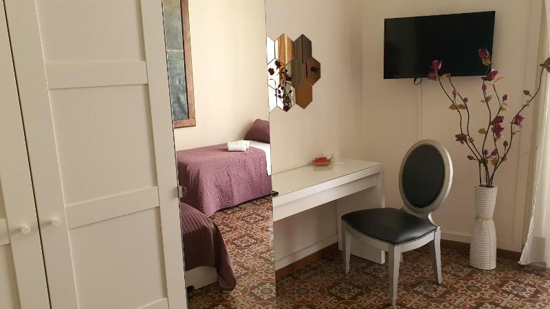 Comfort Triple Room image 4