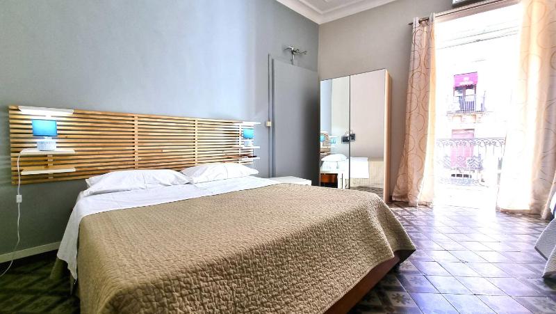Double Room with Private External Bathroom image 3