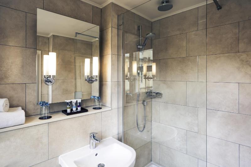 Classic Double or Twin Room image 4