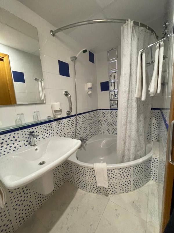 Hotel Tio Pepe - image 2