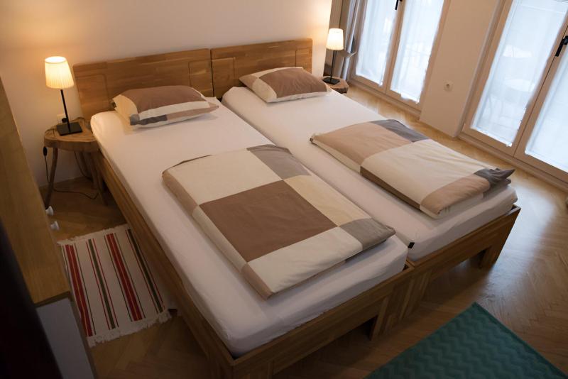 Deluxe Double or Twin Room with Balcony image 3