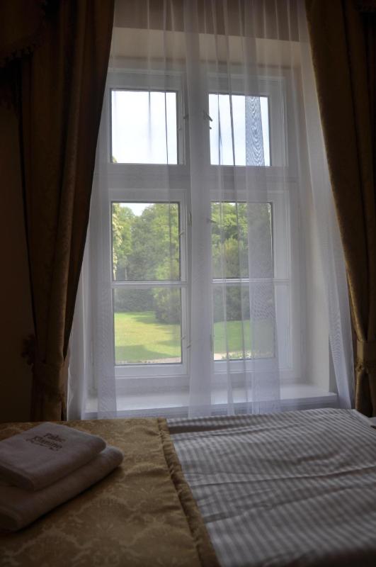 Single Room with Garden View image 3