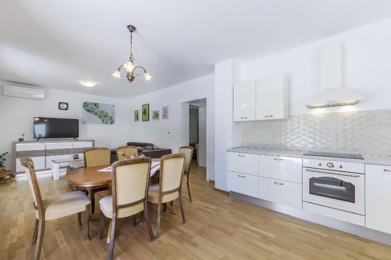 Villa Ana Labin for 12 person with 6 bedrooms & private pool - image 29