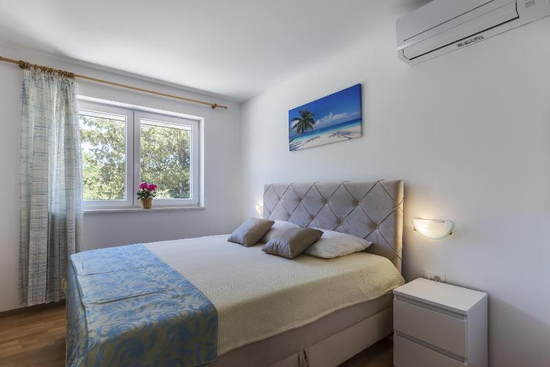 Villa Ana Labin for 12 person with 6 bedrooms & private pool - image 18