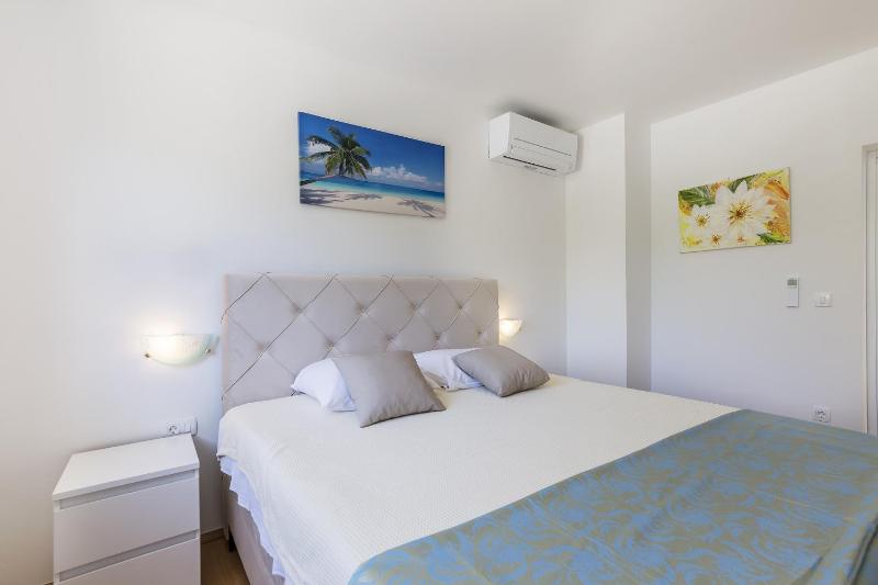 Villa Ana Labin for 12 person with 6 bedrooms & private pool - image 48