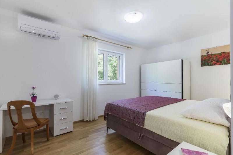 Villa Ana Labin for 12 person with 6 bedrooms & private pool - image 36