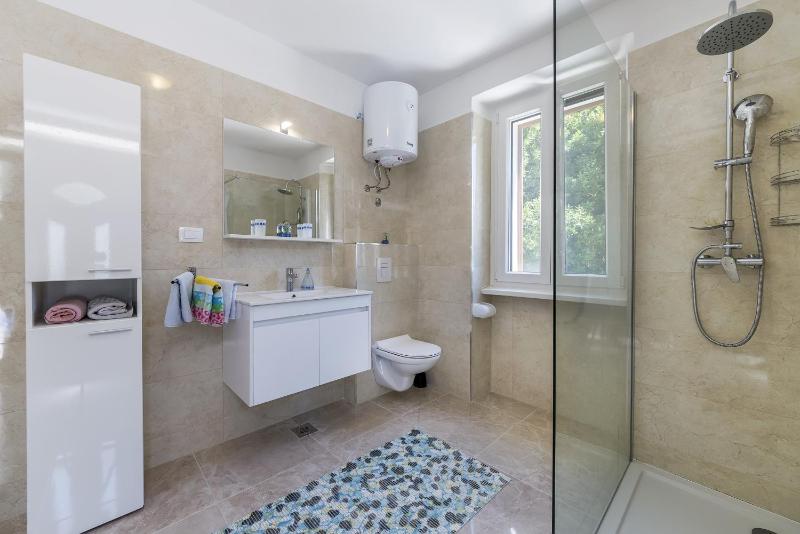 Villa Ana Labin for 12 person with 6 bedrooms & private pool - image 38