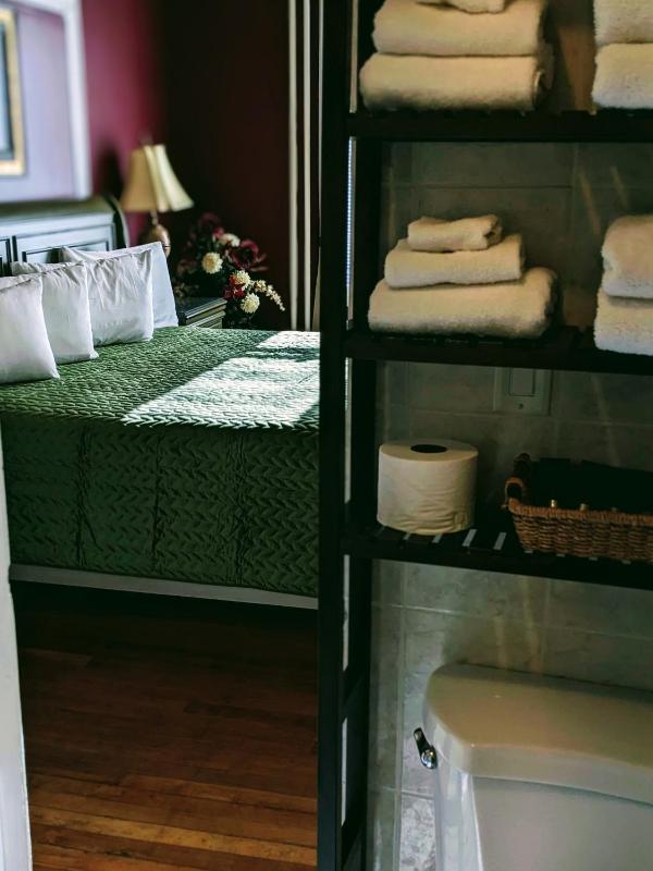 Superior King Room image 3