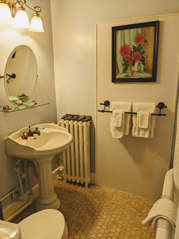 Deluxe King Room image 2