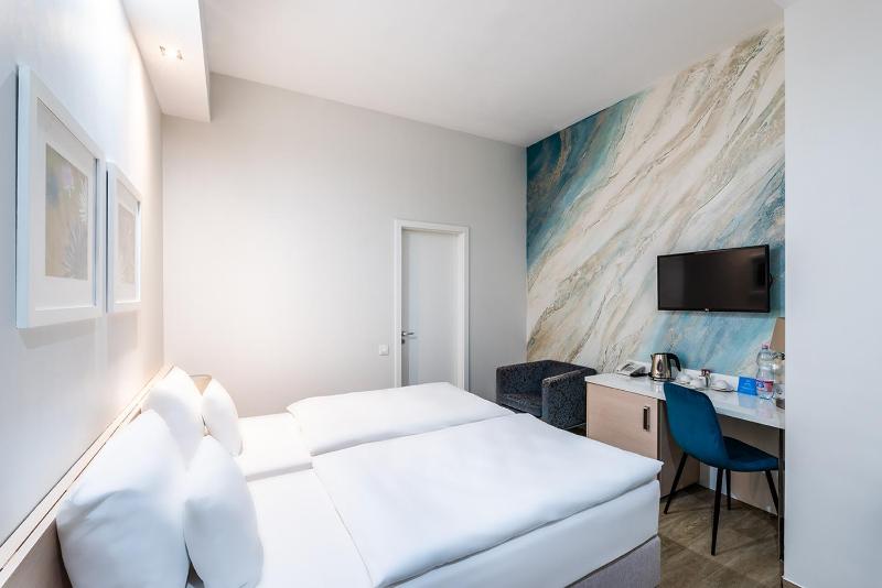 Double or Twin Room with Extra Bed image 4
