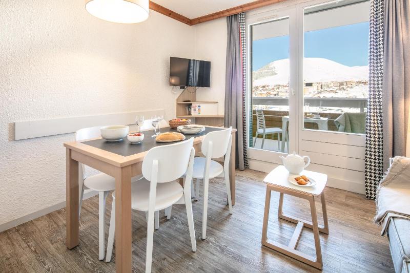 Superior Studio with Sleeping Alcove (4 People) image 1