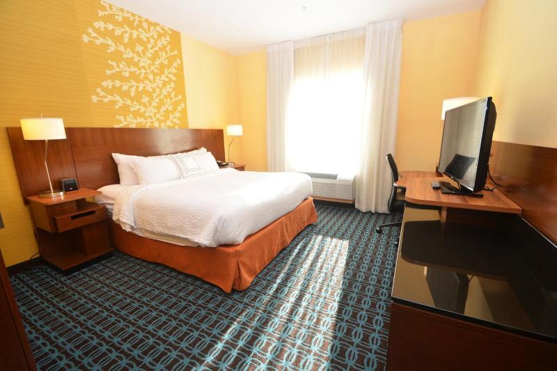 Standard King Room image 2