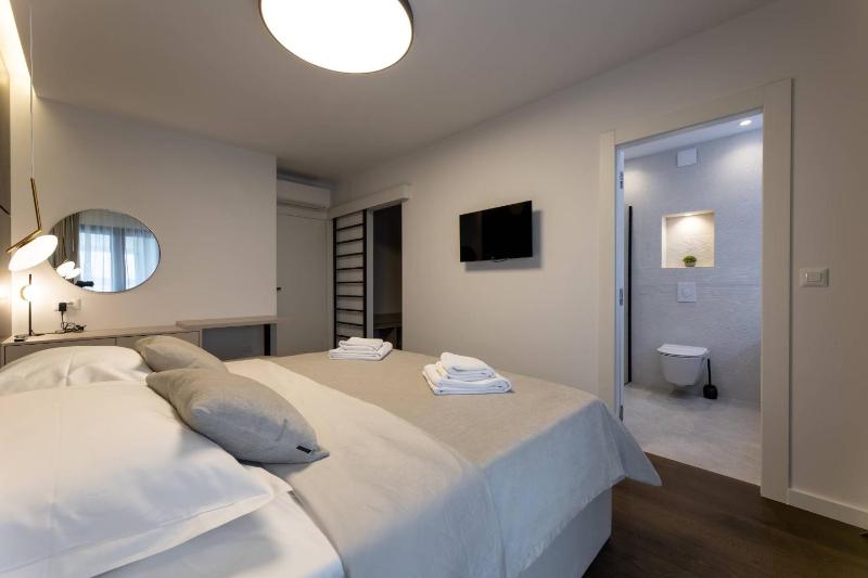 Luxury Villa Miamore - image 24