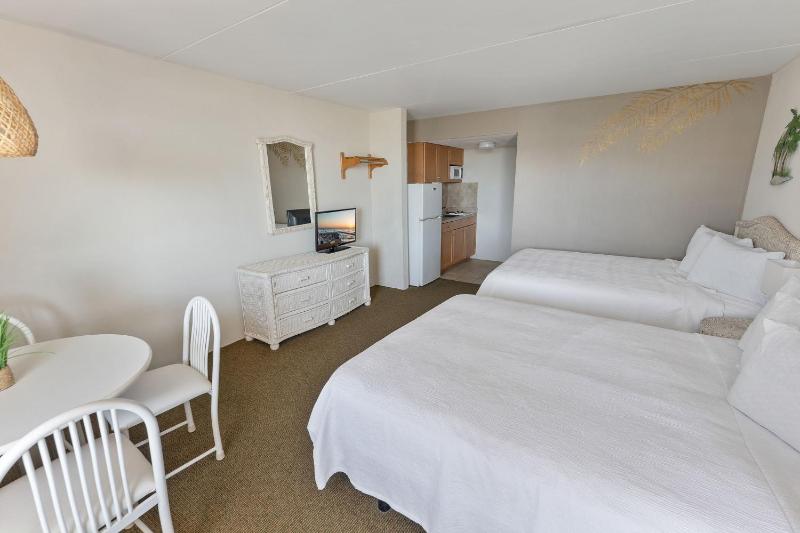 Standard Double Room image 3