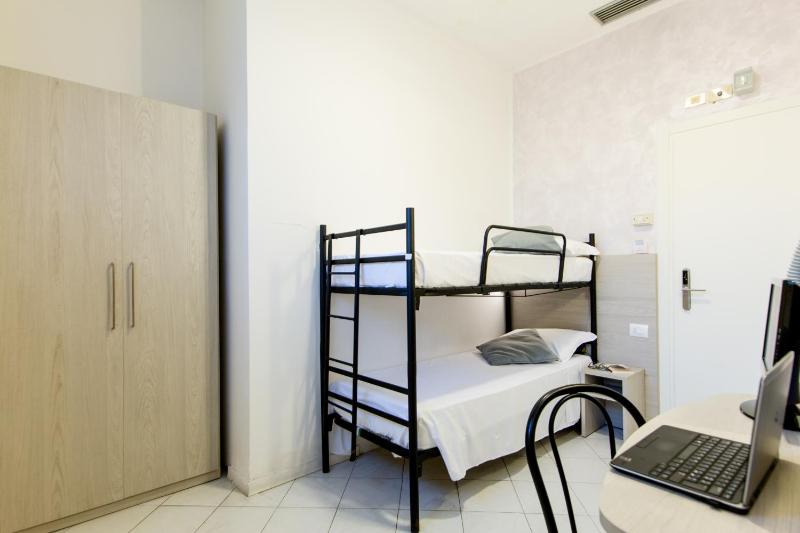 Economy Double Room image 3