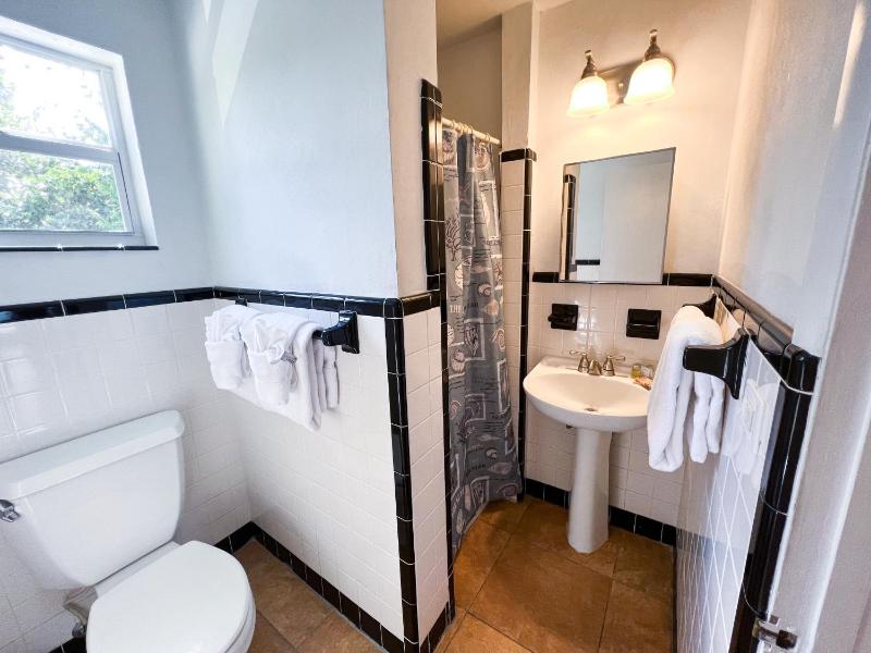 Suite 10 Upstairs - Not Pet Friendly image 3