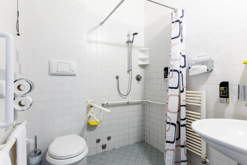 Quadruple Room image 3