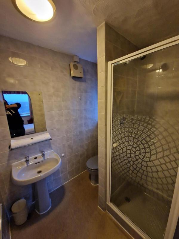 Single Room with Mountain View image 3