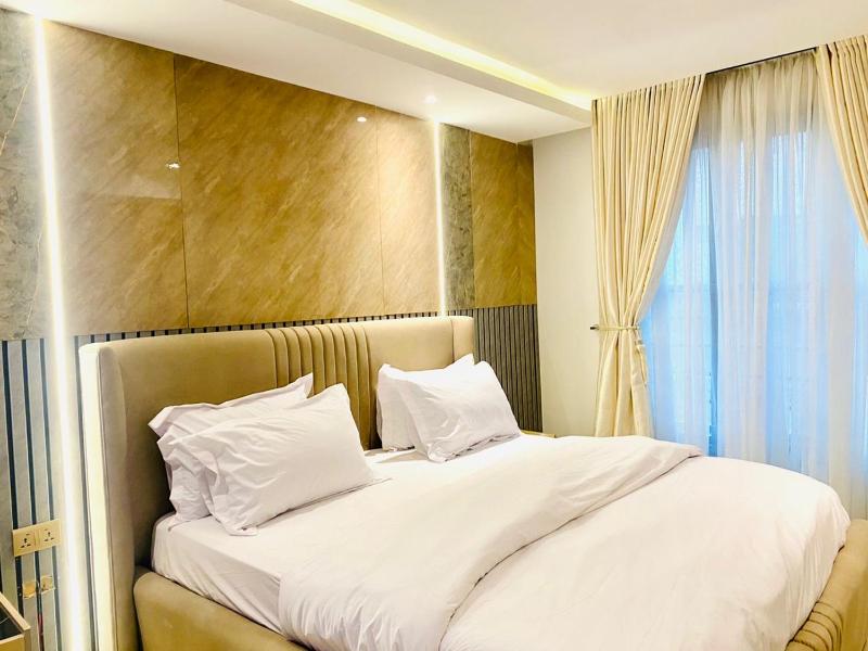 Sleeps 4 with Pool Access - image 11