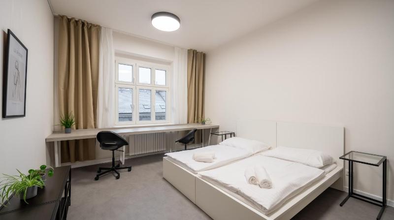 Apartment With Shared Bathroom image 2