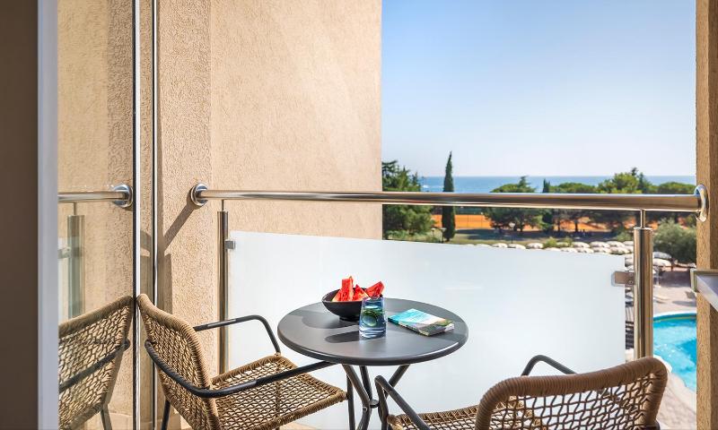 Superior double room with sea view balcony image 4