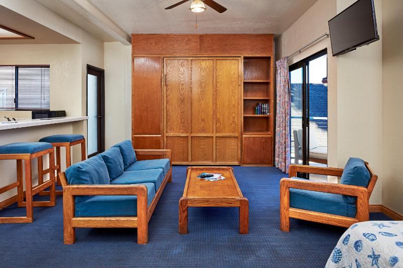 Deluxe Suite image 3